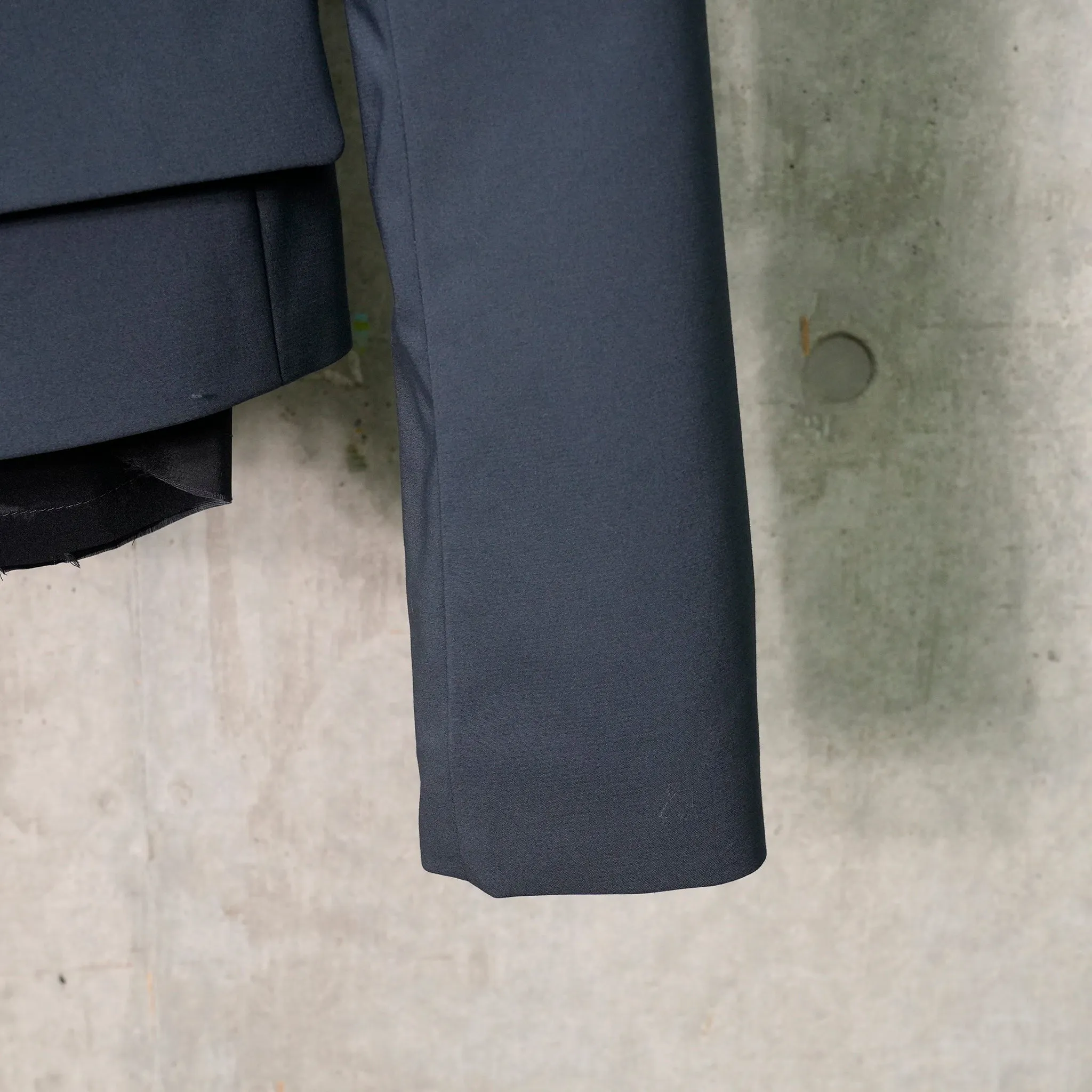 OFF-SHOULDER BLAZER / DARK BLUE
