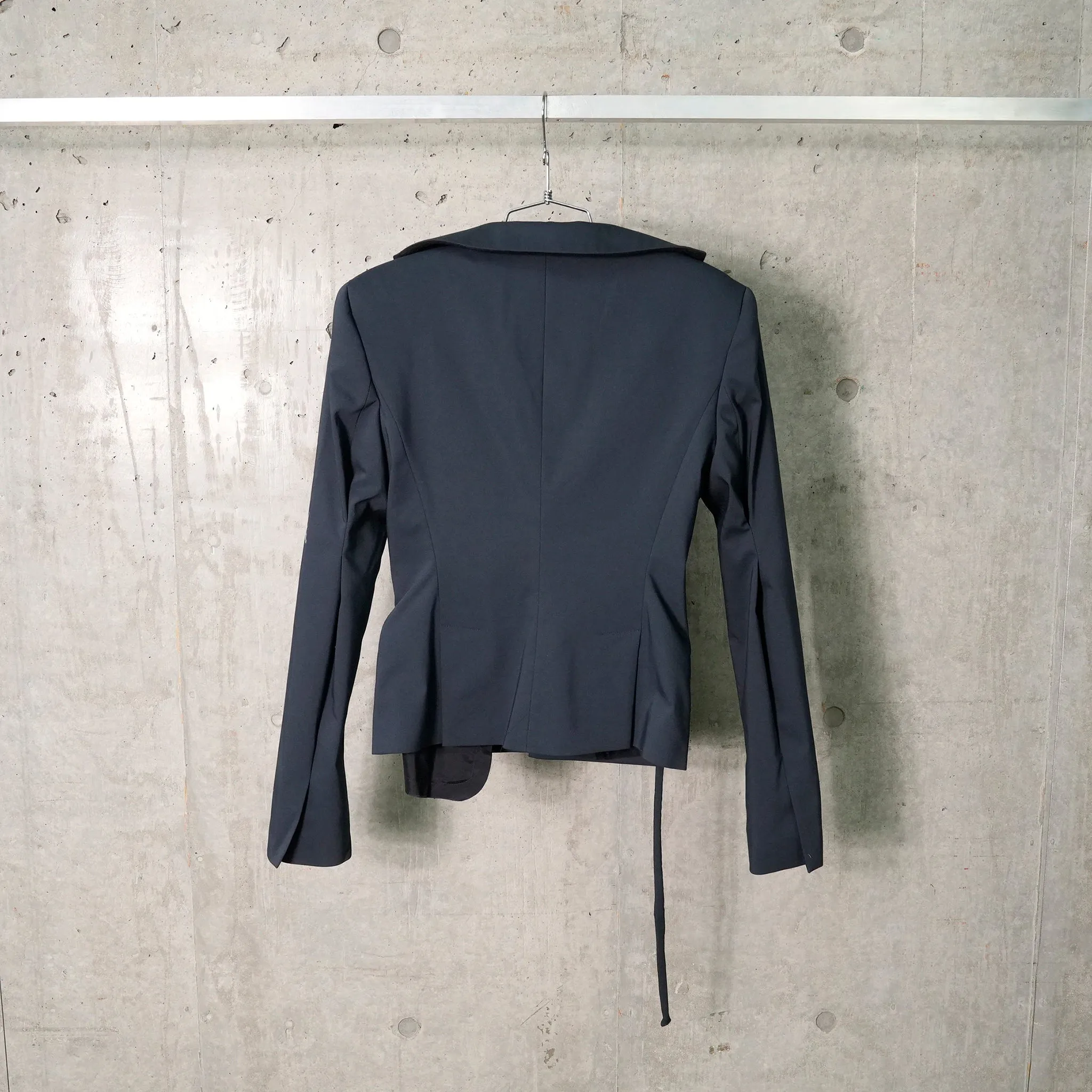 OFF-SHOULDER BLAZER / DARK BLUE