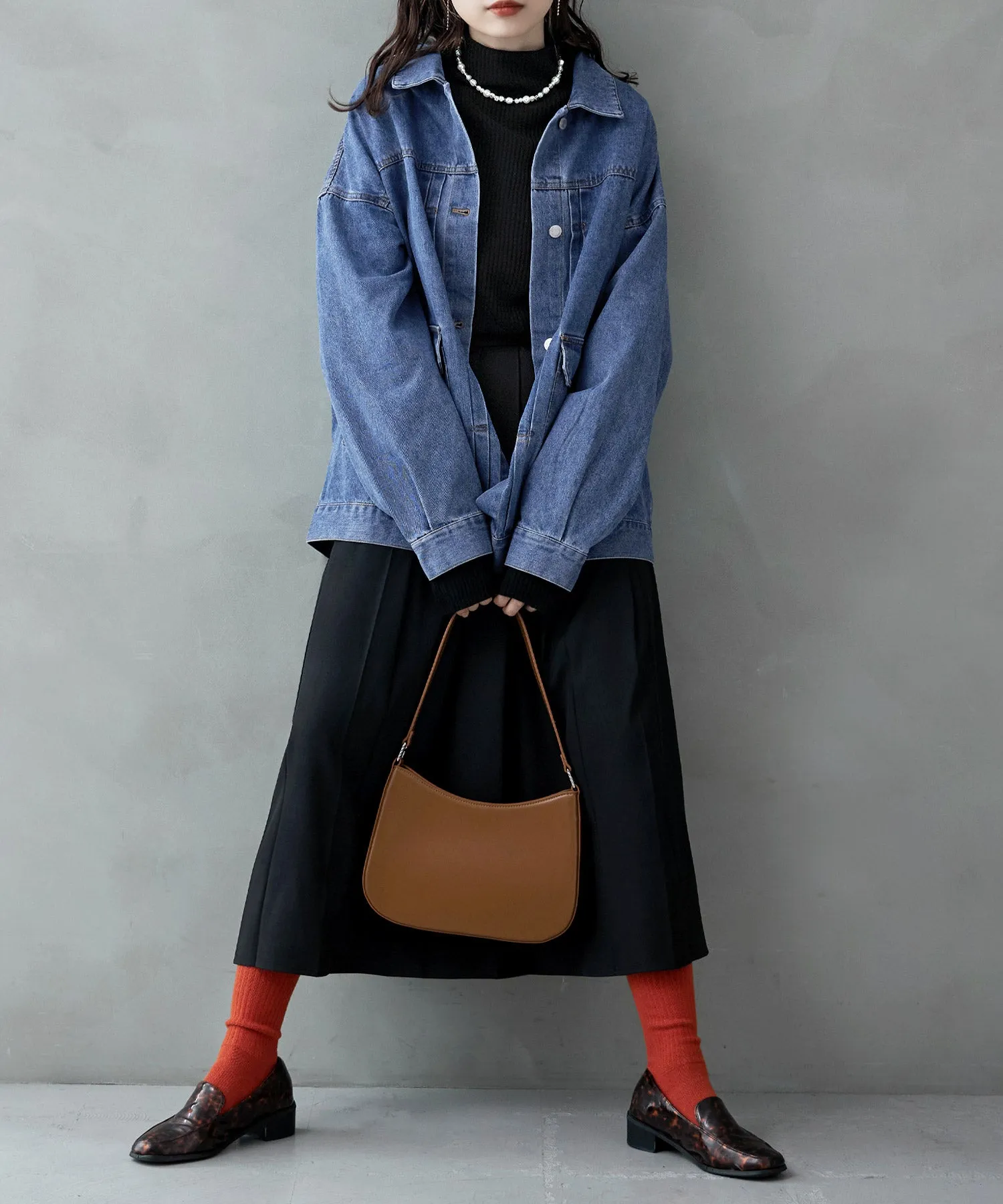 Round form one handle bag