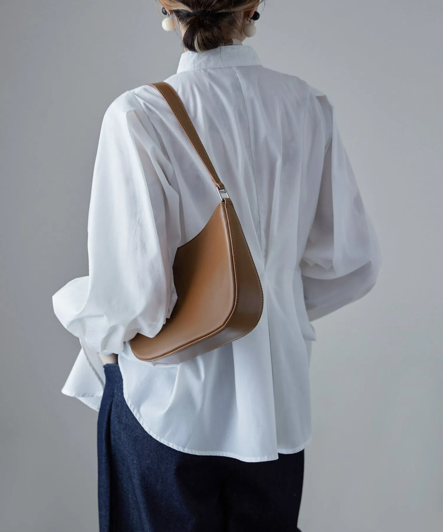 Round form one handle bag