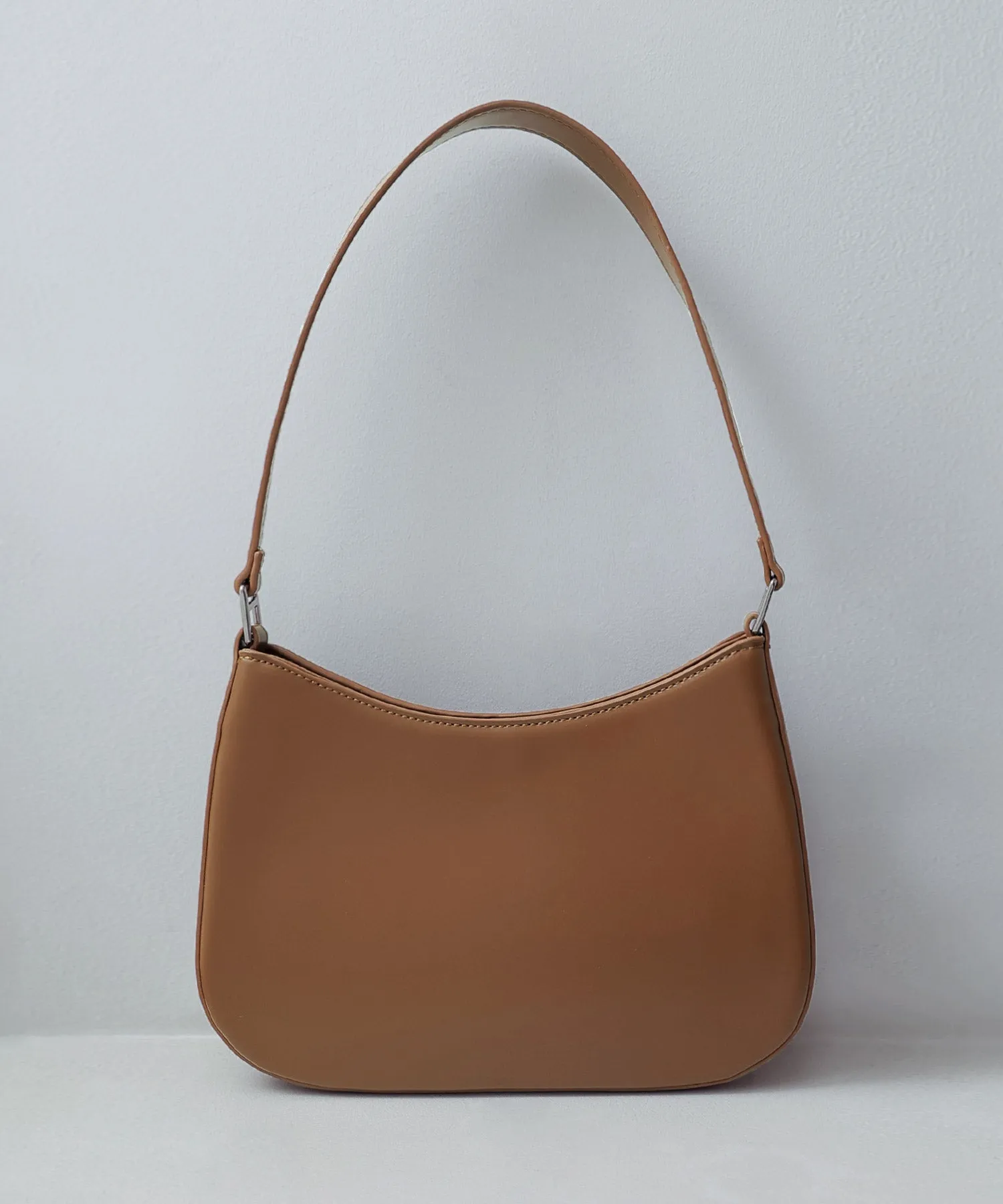 Round form one handle bag