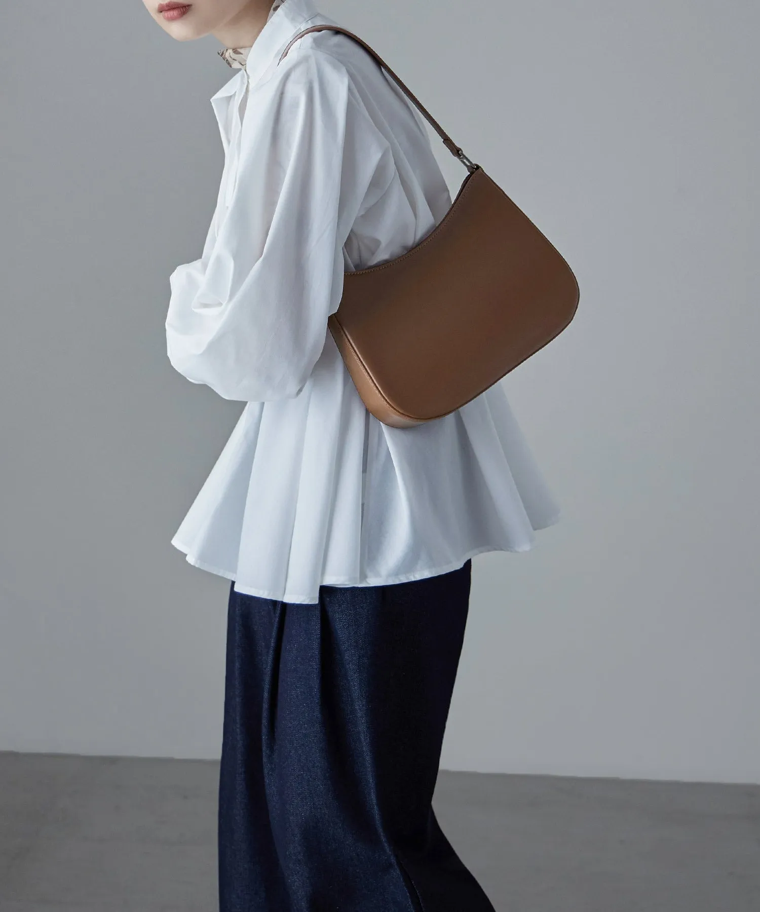 Round form one handle bag