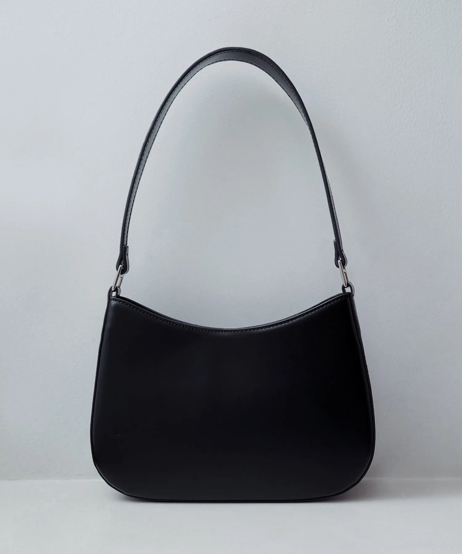 Round form one handle bag