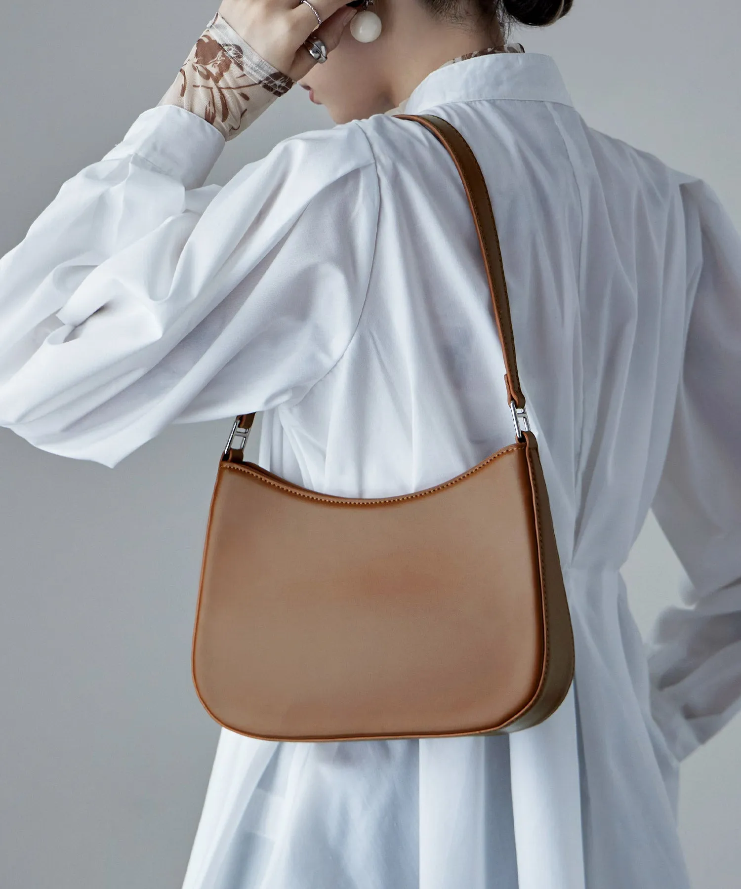 Round form one handle bag