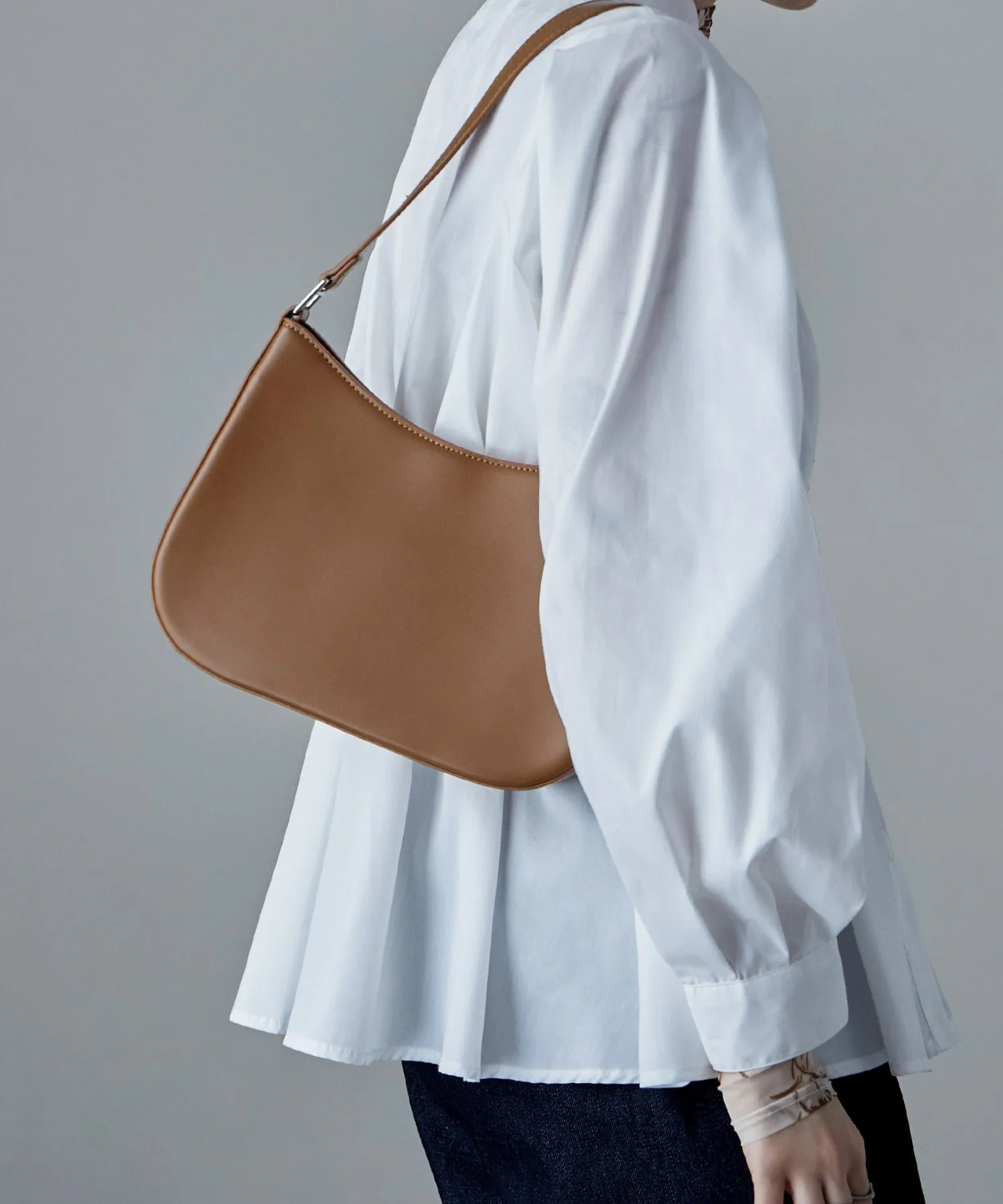 Round form one handle bag