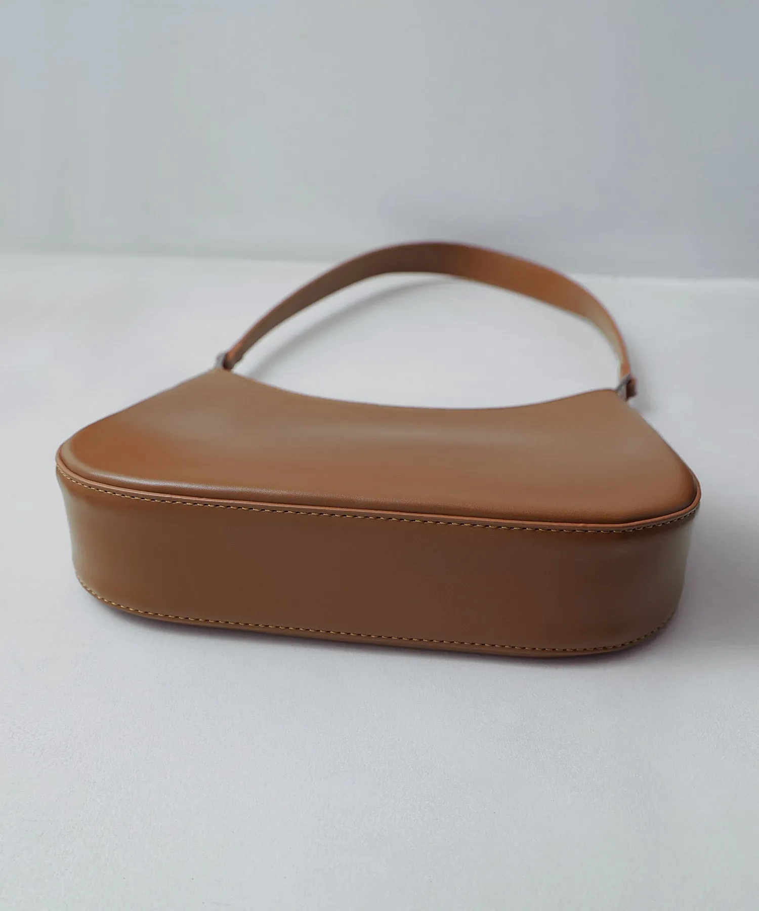 Round form one handle bag