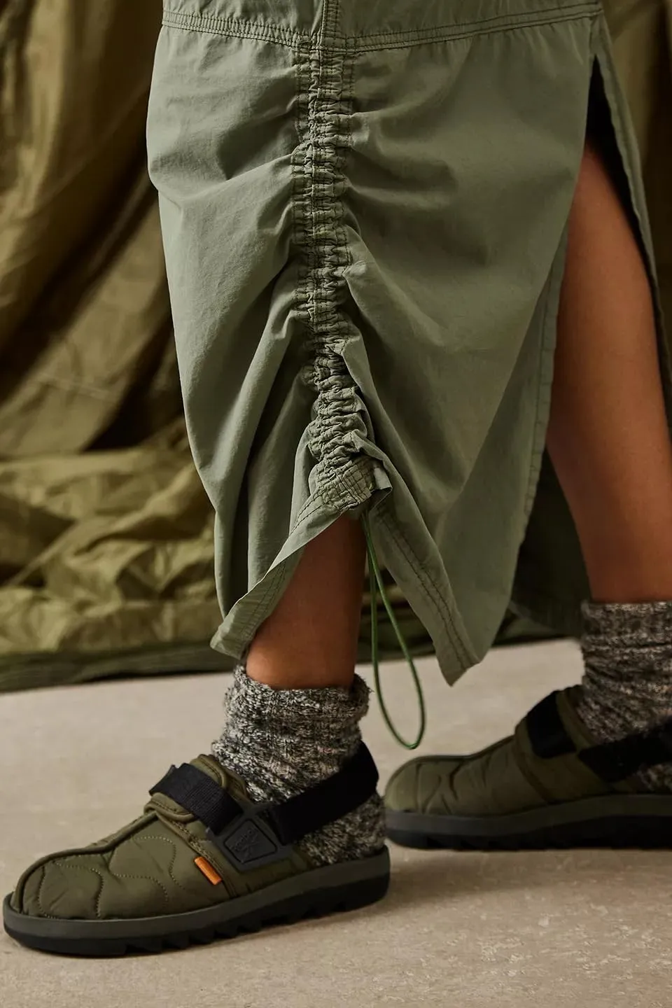 Womens High Waist Cargo Maxi Skirt Y2K Drawstring Back Vintage Ruched Slit Long Skirt with Pockets